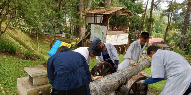Tahap Finishing: Konservasi Meriam, Sejarah Kolonial Belanda di Bukittinggi
