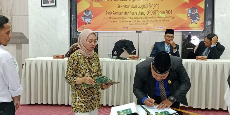 Bukittinggi: Ketua Panwaslu Guguak Panjang Lantik 129 Anggota PTPS untuk PSU DPD RI 2024