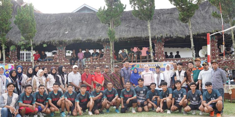 Emiko Buka Turnamen Volly di Sulit Air