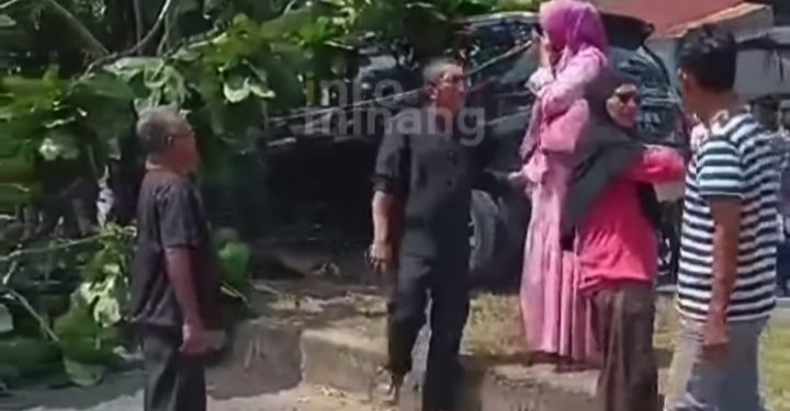 Kebakaran Warung Ayam Geprek di Payakumbuh: Api Tampak Besar
