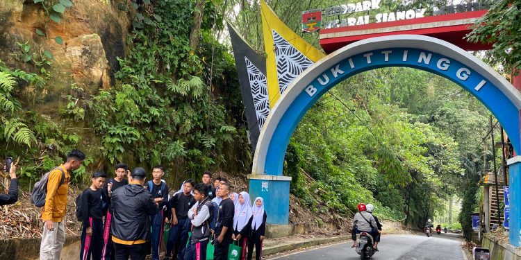 Geopark Nasional Disosialisasikan kepada Siswa di Bukittinggi