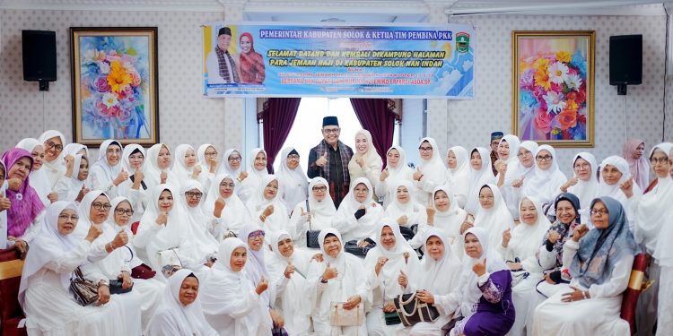 Bupati dan Ketua TP PKK Kabupaten Solok Silaturahmi Dengan Jamaah Haji Kabupaten Tahun 2024
