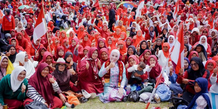 Family Gathering Kelompok PKH di Kecamatan Lembah Gumanti Bersama Bunda PKH Kabupaten Solok