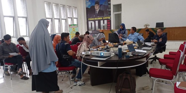Bapelitbang Sumbar Gelar FGD tentang Optimalisasi Peran Masyarakat dalam Pengelolaan Sampah di Bukittinggi