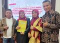 Wali Kota Bukittinggi Wisuda 304 Peserta Sekolah Keluarga dan Sekolah Lansia Tahun 2024