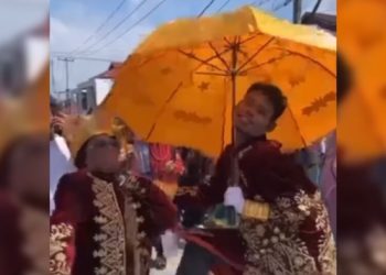 Di duga Mengantuk Truk Pembawa Gas LPG Tabrak Warung Kopi di Pariaman