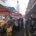 Wisatawan Asal Malaysia Berbaur dengan Keramaian di Pusat Kuliner Bukittinggi