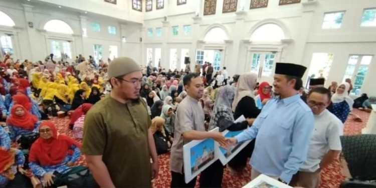 Penyerahan Insentif Guru Non PNS di Bukittinggi, Wujud Kepedulian Pemko terhadap Pendidikan