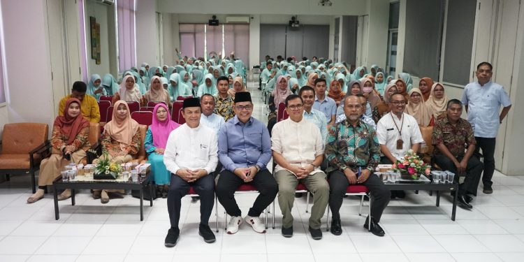 Bupati Epyardi Asda Sampaikan Kuliah Umum di Universitas Syedza Saintika