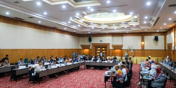 Rapat Kerja Banggar Bersama TAPD Terkait Pembahasan Ranperda Perubahan APBD Tahun 2024