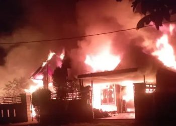 Kebakaran di Padang: Api Melahap Satu Rumah dan Toko Grosir, Tidak Ada Korban Jiwa
