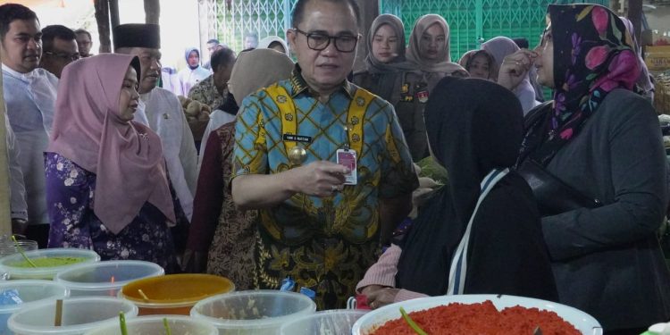 Pemko Bukittinggi Tinjau Harga Pasar untuk Jaga Stabilitas Bahan Pokok