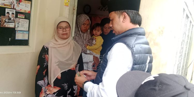 Tangisan Seorang Ibu Saat Blusukan Erman Safar di MKS Bukittinggi