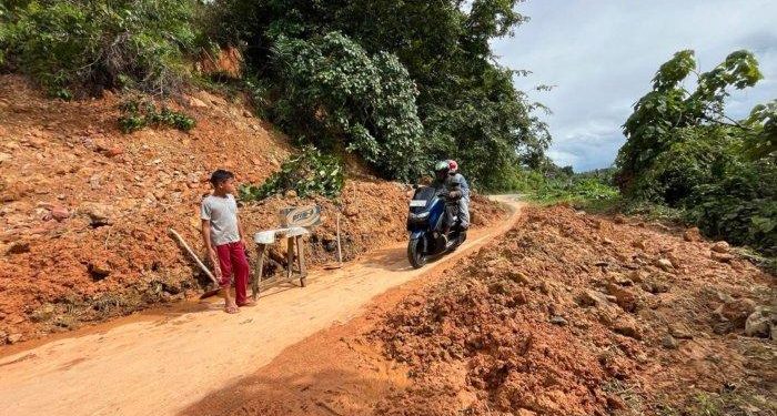 Bawaslu Bukittinggi: Tertibkan APK Pasangan Calon Pilkada Yang Langgar Aturan Pemasangan APK