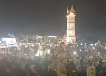 Ribuan Pendukung Paslon Nomor 3 Meriahkan Taman Pendestrian Jam Gadang Bukittinggi