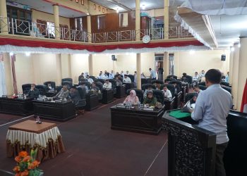 Pemkab Solok Dan DPRD Kabupaten Solok Tandatangani Persetujuan Bersama Ranperda APBD Tahun 2025 Menjadi Perda