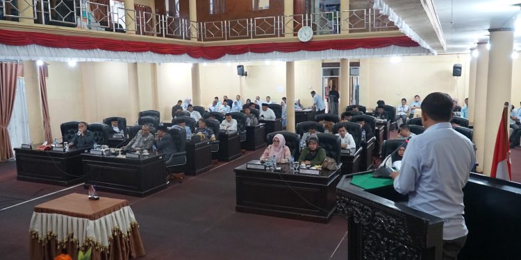 Pemkab Solok Dan DPRD Kabupaten Solok Tandatangani Persetujuan Bersama Ranperda APBD Tahun 2025 Menjadi Perda