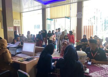 Walinagari dan Anggota DPRD Lakukan Penyerahan Bantuan CSR Peralatan Memasak di Malalak Selatan