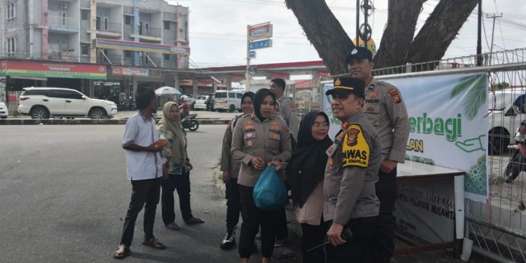 Jumat Berkah Polsek Senapelan Pekanbaru Disambangi Anggota PJS Bukittinggi