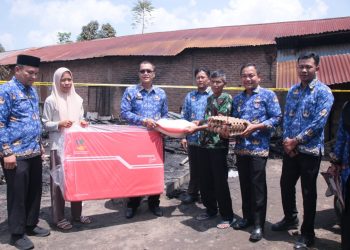 Pemko Payakumbuh Serahkan Bantuan bagi Korban Kebakaran di K3TR