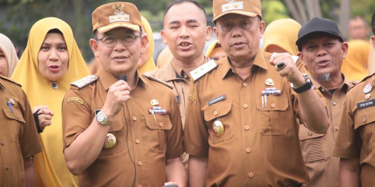 Wali Kota Zulmaeta Pimpin Apel Perdana di Balai Kota Payakumbuh