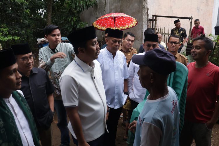 Wawako Payakumbuh dan Wagub Sumbar Serahkan Bantuan Rumah Layak Huni