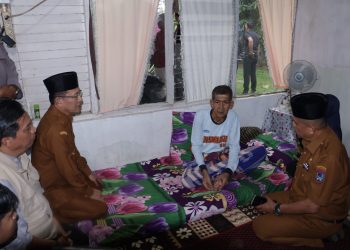 Wali Kota Payakumbuh Berikan Bantuan kepada Tiga Warga Latina yang Sedang Berjuang Melawan Penyakit