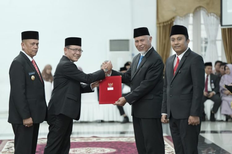 Ny. Eni Muis Zulmaeta Resmi Dilantik sebagai Ketua TP-PKK, Dekranasda, dan Posyandu Kota Payakumbuh