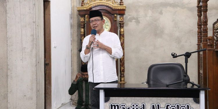 Wali Kota Payakumbuh Serahkan Bantuan Rp50 Juta untuk Pembangunan Masjid Al-Falah