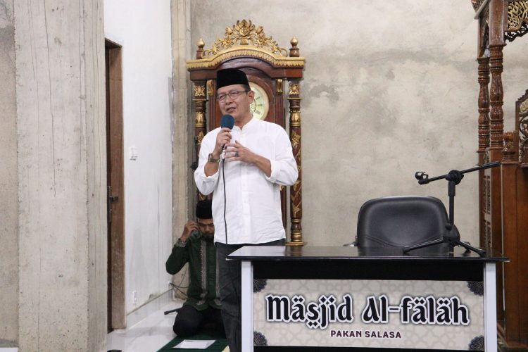 Wali Kota Payakumbuh Serahkan Bantuan Rp50 Juta untuk Pembangunan Masjid Al-Falah