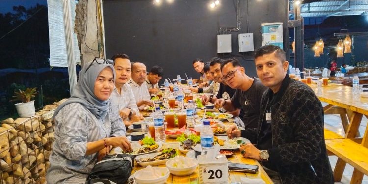 Zeki Dt. Paduko Sati Marajo Gelar Silaturahmi dan Buka Puasa Bersama Wartawan Luak 50