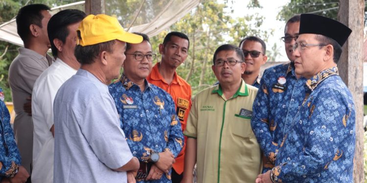 Wali Kota Payakumbuh Serahkan Bantuan untuk Korban Kebakaran di Koto Panjang Dalam