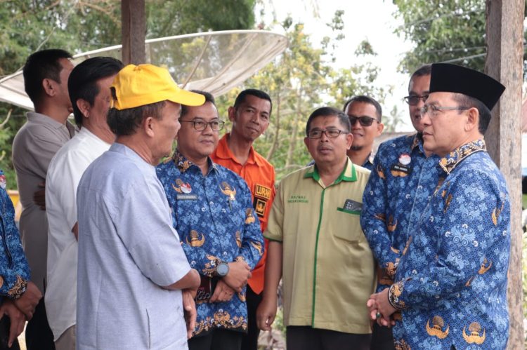 Wali Kota Payakumbuh Serahkan Bantuan untuk Korban Kebakaran di Koto Panjang Dalam
