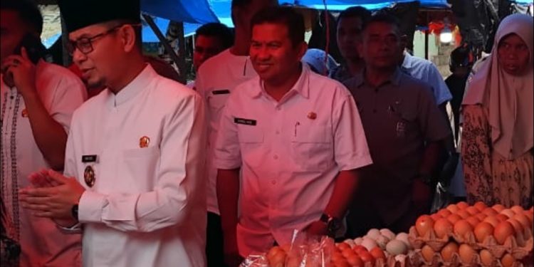 Wawako Bukittinggi Tinjau Harga Pasar: Isu MinyaKita Jadi Perbincangan Hangat