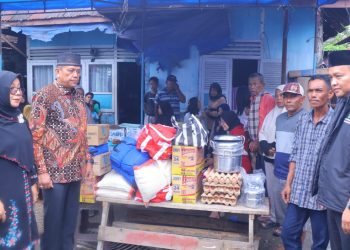 Wawako Payakumbuh Serahkan Bantuan Tanggap Darurat ke Korban Kebakaran di Nunang Daya Bangun