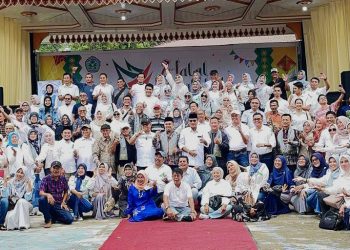 Mengusung Tema “Putih Abu Abu “Ratusan Alumni SMAN Bukik Sitabuah Meriahkan Acara Halal Bihalal IKAFLAS