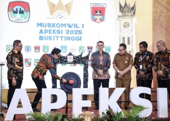 Wamendagri Buka Muskomwil I Apeksi 2025 di Bukittinggi, Dorong Sinkronisasi Pusat dan Daerah untuk Akselerasi Pembangunan