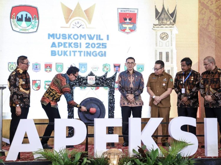 Wamendagri Buka Muskomwil I Apeksi 2025 di Bukittinggi, Dorong Sinkronisasi Pusat dan Daerah untuk Akselerasi Pembangunan