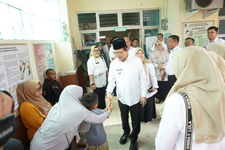 Wali Kota Payakumbuh Berkantor di RSUD Adnaan WD, Tinjau Layanan dan Periksa Ibu Hamil