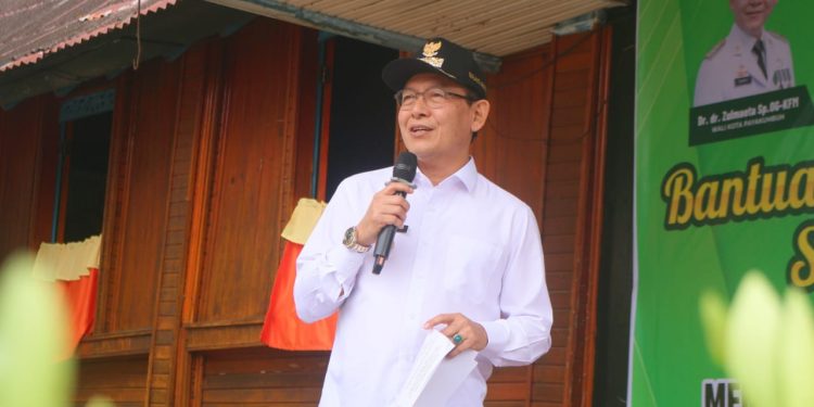 Dorong Ketahanan Pangan dan Kendalikan Inflasi, Wako Zulmaeta Serahkan Bantuan Bibit ke 20 KWT se-Kota Payakumbuh