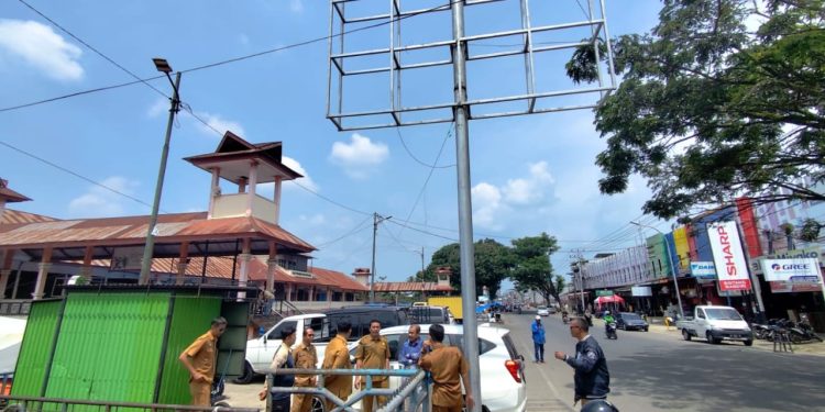 Pemko Payakumbuh Tegas Tindak Billboard Tanpa Izin di Kawasan Pasar Ibuh