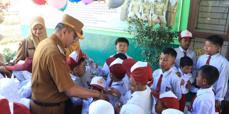 Wawako Payakumbuh Tinjau Hari Pertama Sekolah, Pastikan MPLS Berjalan Kondusif dan Ramah Anak