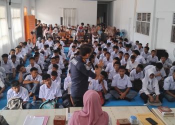 Tingkatkan Kesadaran, Kasat Pol PP Bukittinggi Sosialisasikan Bahaya Kenakalan Remaja di Sekolah