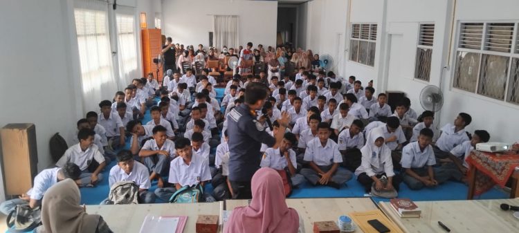 Tingkatkan Kesadaran, Kasat Pol PP Bukittinggi Sosialisasikan Bahaya Kenakalan Remaja di Sekolah