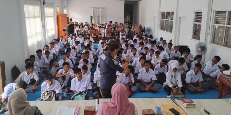 Tingkatkan Kesadaran, Kasat Pol PP Bukittinggi Sosialisasikan Bahaya Kenakalan Remaja di Sekolah