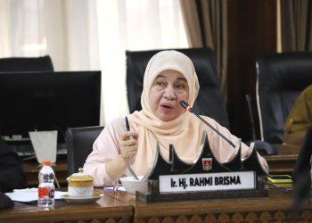 Di Balik Suara Lembut Hj. Rahmi Brisma, Tersimpan Ketegasan Nurani Warga