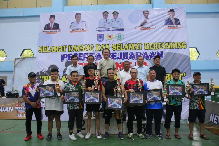 Zulmaeta Resmi Tutup Kejuaraan Tenis Meja Piala Walikota Di Gor Nan Ampek
