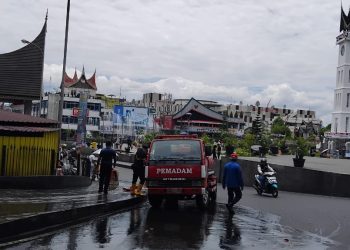 Damkar Tak Hanya Padamkan Api, Juga Turun Tangan Bersihkan Lingkungan