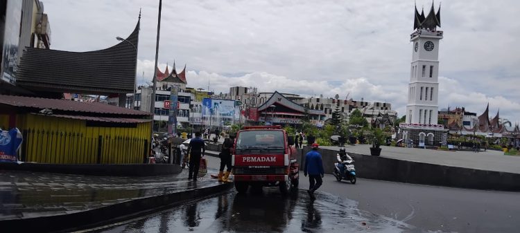 Damkar Tak Hanya Padamkan Api, Juga Turun Tangan Bersihkan Lingkungan