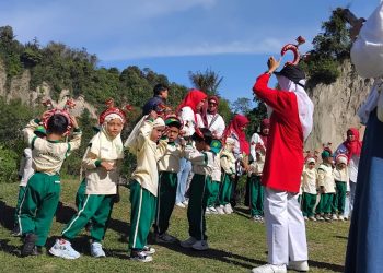 Di Lereng Ngarai Sianok ada Teriakan Semangat Kemerdekaan dari TK Aisiyah 1 Bukittinggi